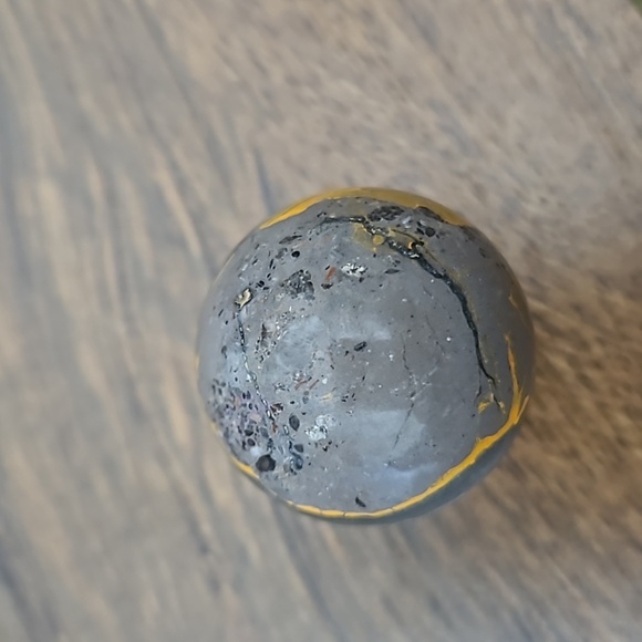 1.2 inch bumblebee jasper sphere. Gorgeous vivid colors. - Picture 6 of 8